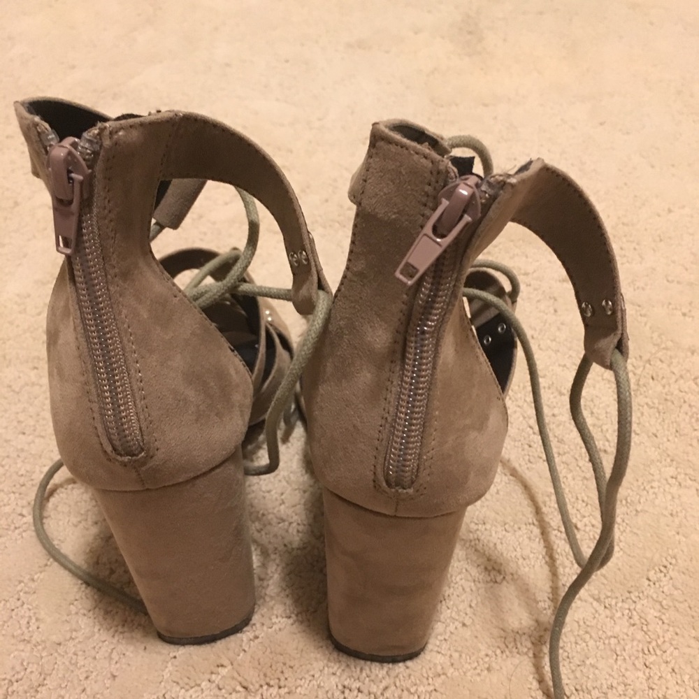 Grey Heels - Picture 3 of 4